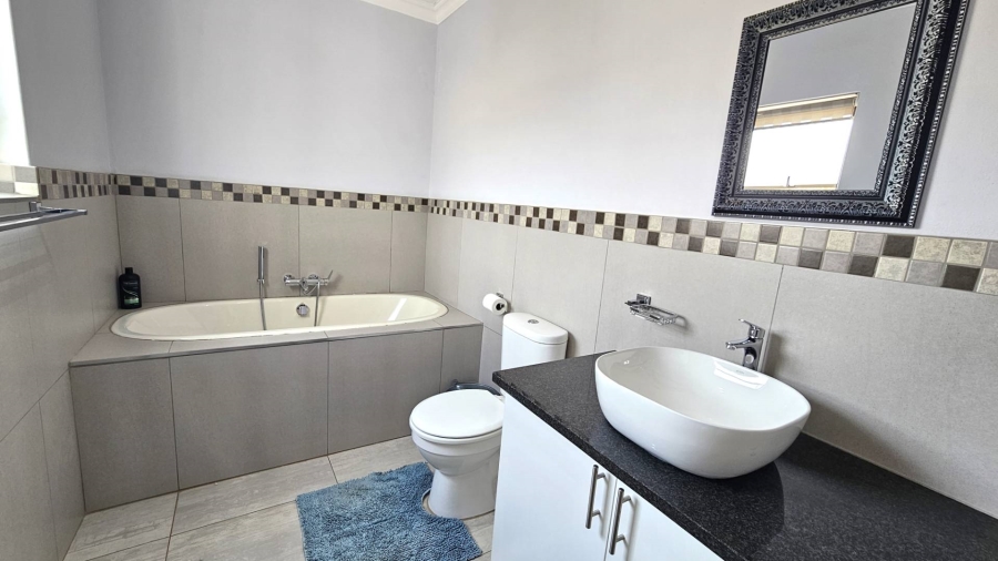 3 Bedroom Property for Sale in Gateway Manor North West